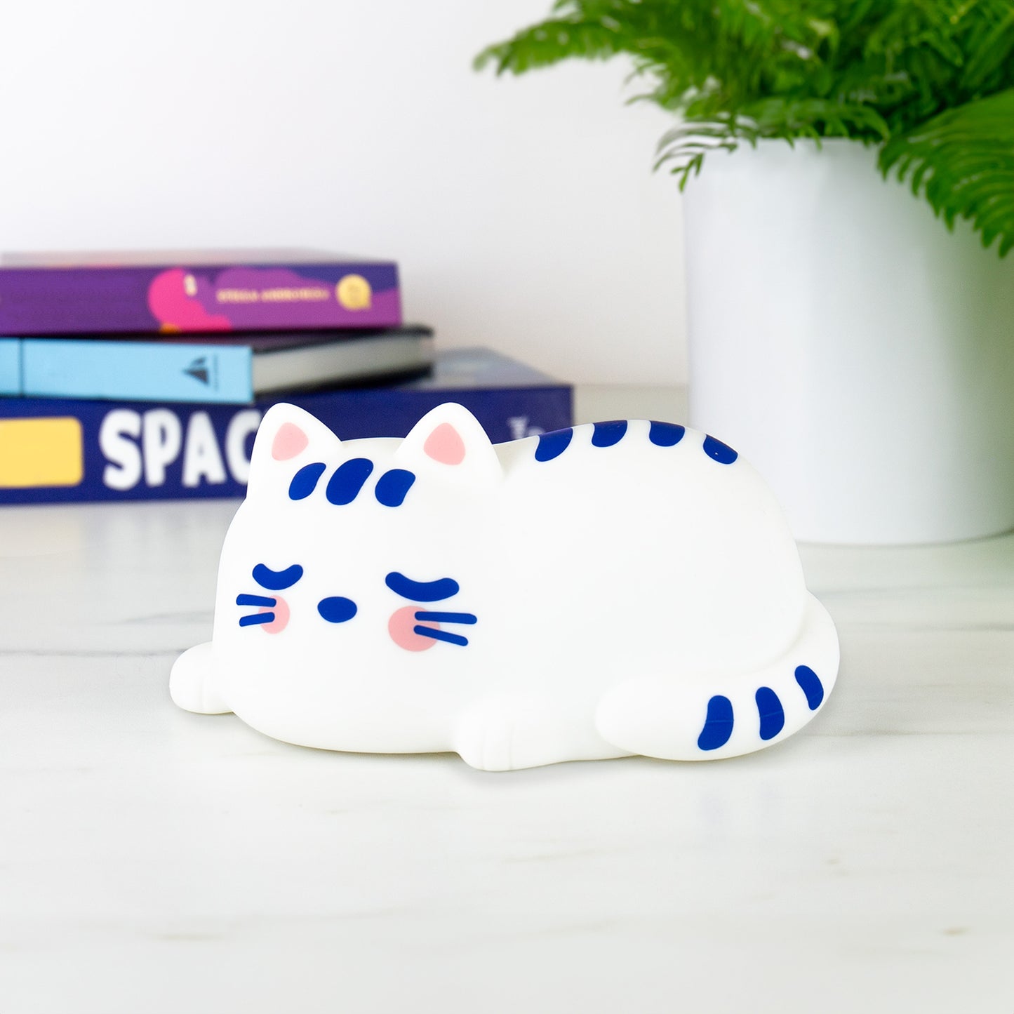 Gift Republic - Cat Nap Lamp